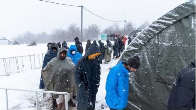 Migranti al campo di Lipa